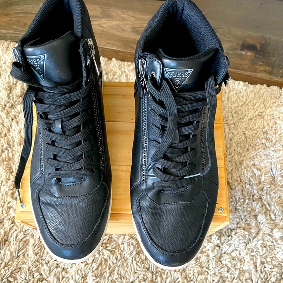 Guess Mens Size 12 - Picture 1 of 2